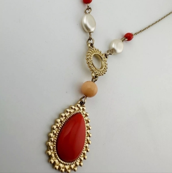 Avon Faux Pearls Orange Acrylic Beads Teardrop Pendant 16” Gold Tone Necklace - Picture 6 of 9